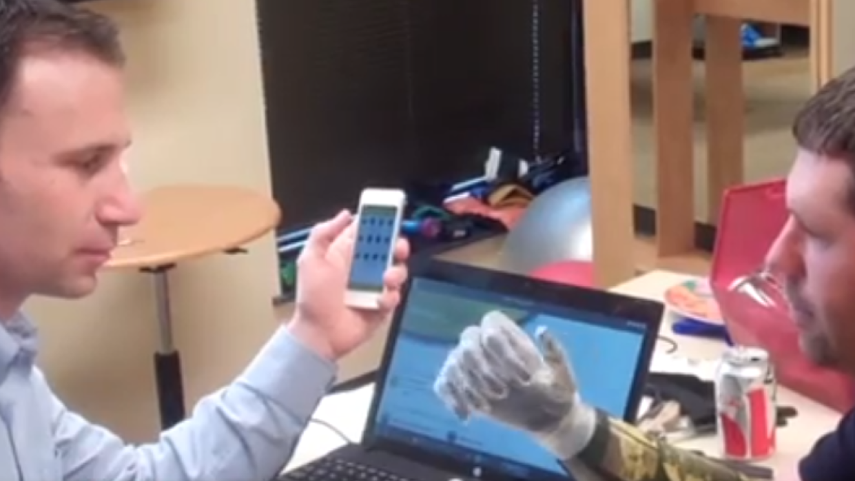 ILimb, Hand-bediening met iPhone