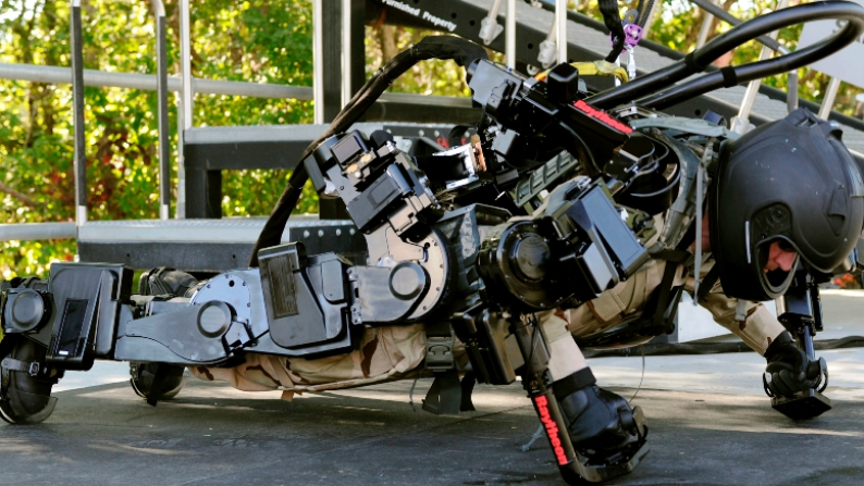 Exoskeleton gives workers super power