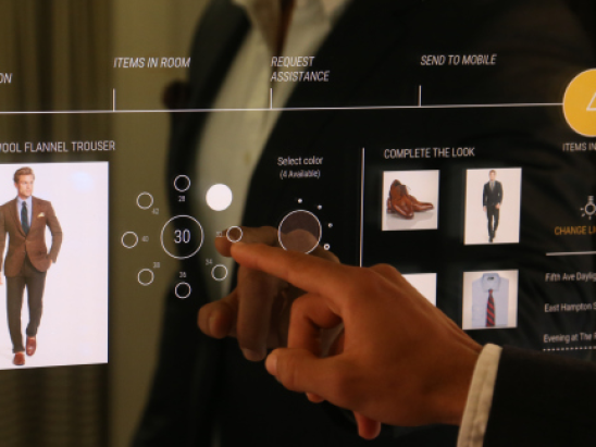 Interactieve spiegel: de toekomst van modewinkels?