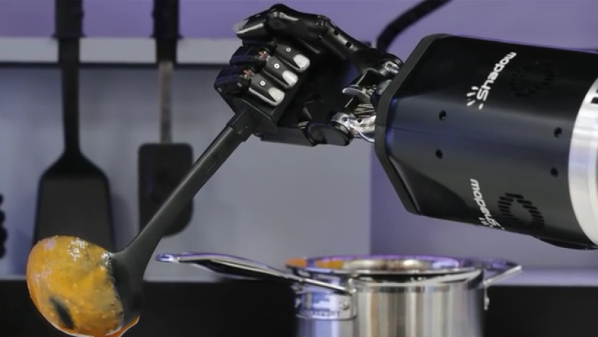 Robot-chef cooks up to 2000 meals