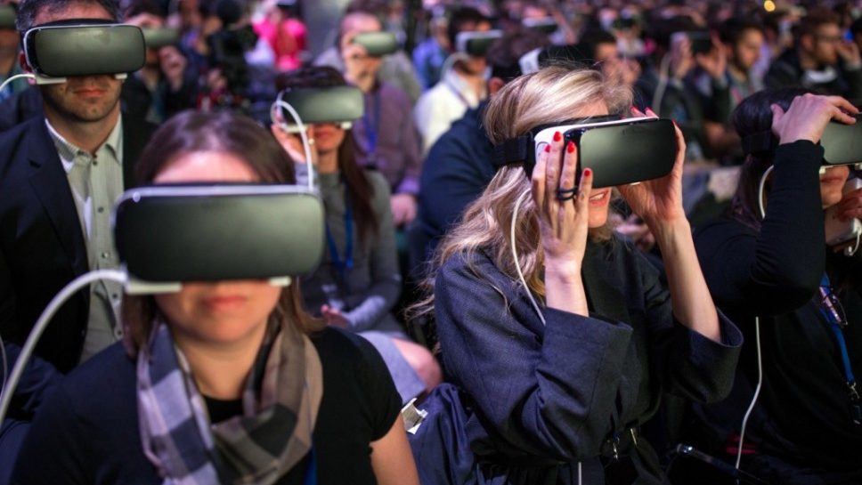 Sociale media en virtuele werelden via VR?
