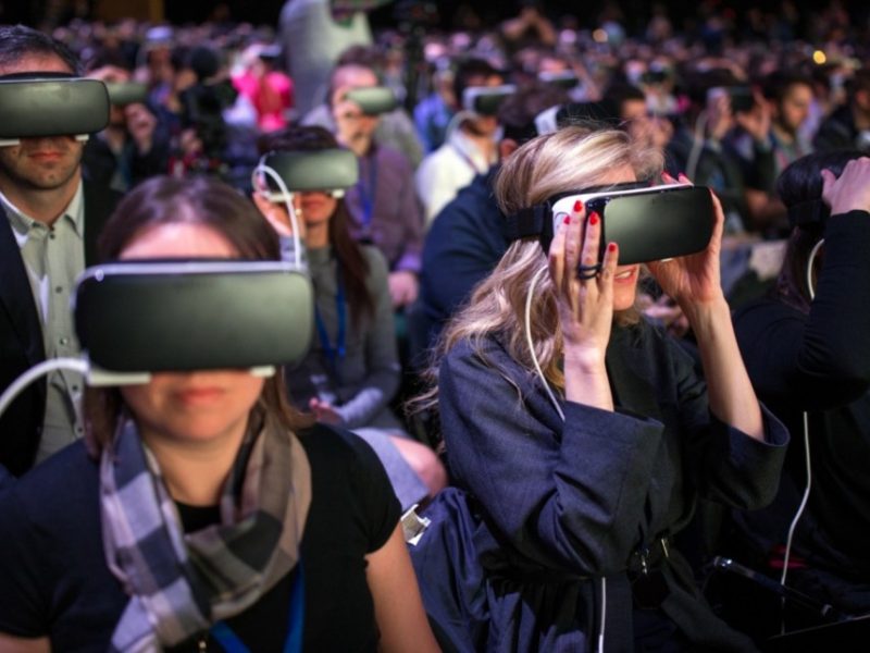 Sociale media en virtuele werelden via VR?