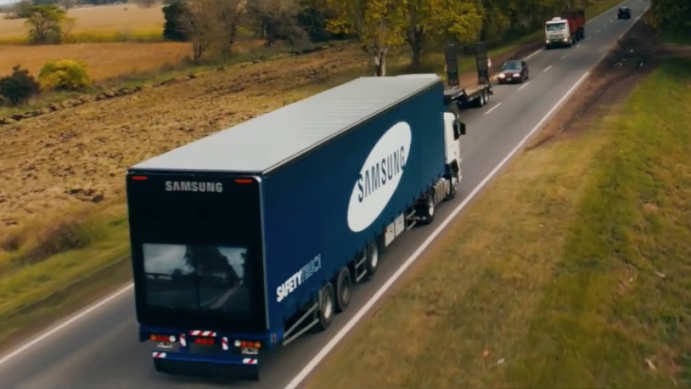 Transparant trucks for road safety
