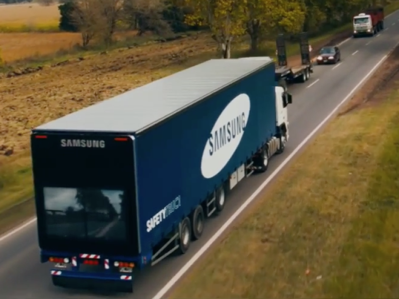 Transparant trucks for road safety