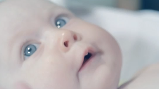 Je baby's luier verbonden met het web