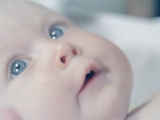 Je baby's luier verbonden met het web